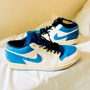 Nike Jordan low casual basketball sneaker